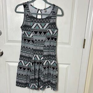 MUDD Geometric Patterned Sleeveless Dress Size Medium Keyhole back fit & flare
